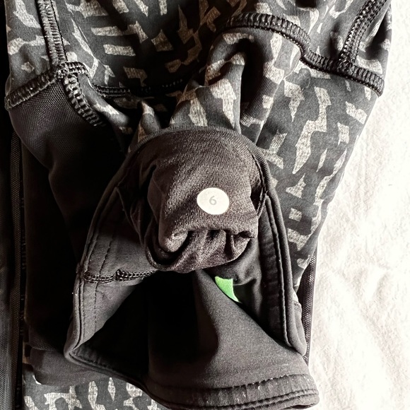 Lululemon Running In The City 7/8 Tight *Full-On Luxtreme - Picture 6 of 6